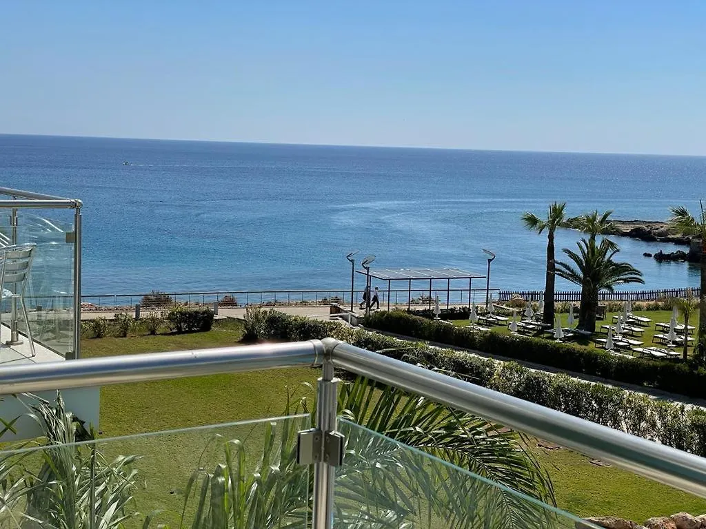Magesticview Seafront Apartment 普罗塔拉斯 0*,  塞浦路斯